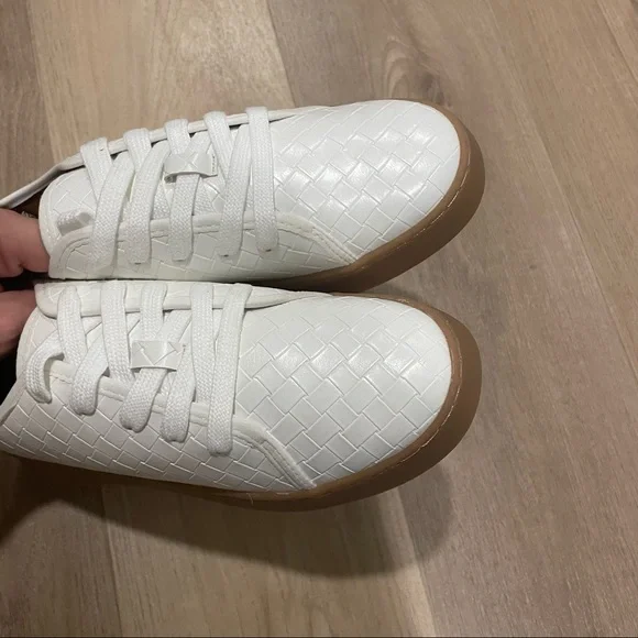 White Sneakers size 7 - Picture 4 of 8